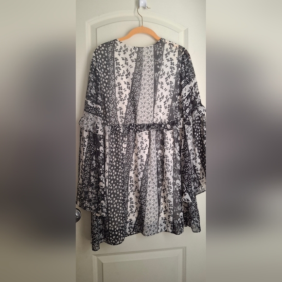Loveriche dress patch print long sleeve dress size Medium lighweight boho casual - Picture 2 of 5